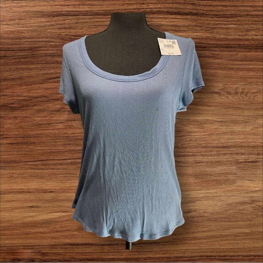 American Eagle Blue Scoop Neck TShirt Size Large